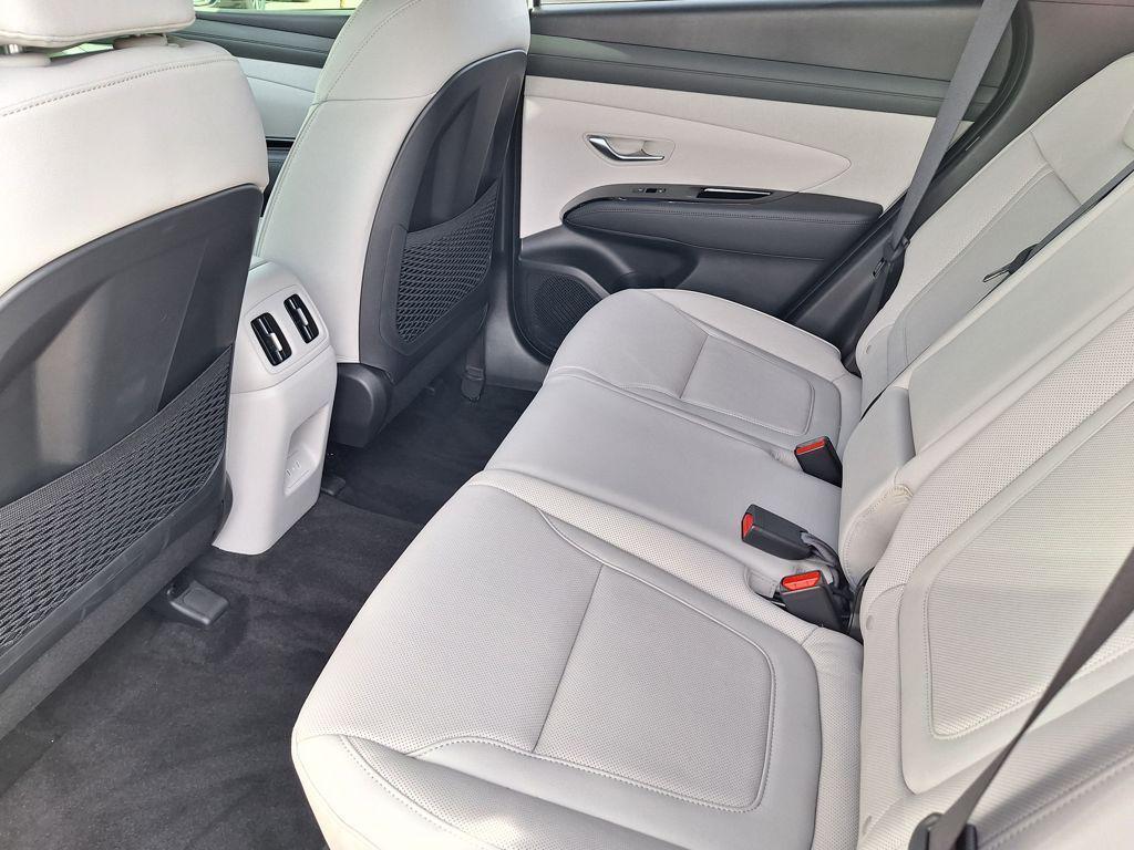 2025 Hyundai Tucson Limited - Photo 12