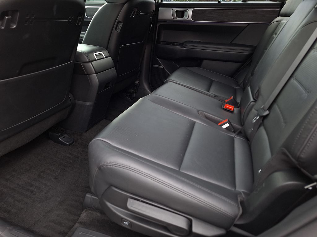 2025 Hyundai Santa Fe Limited - Photo 12