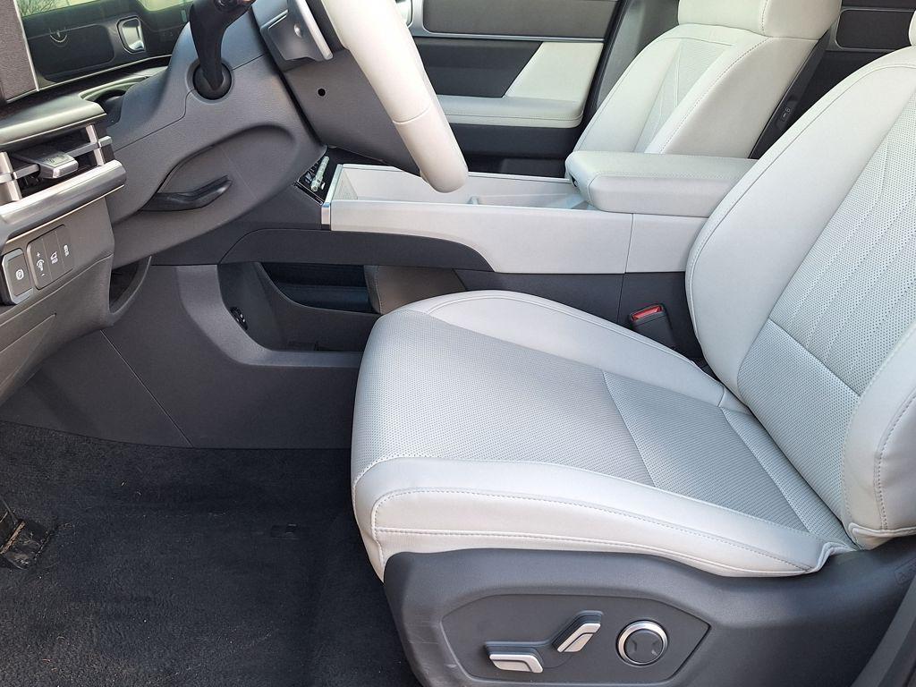 2025 Hyundai Santa Fe SEL - Photo 11