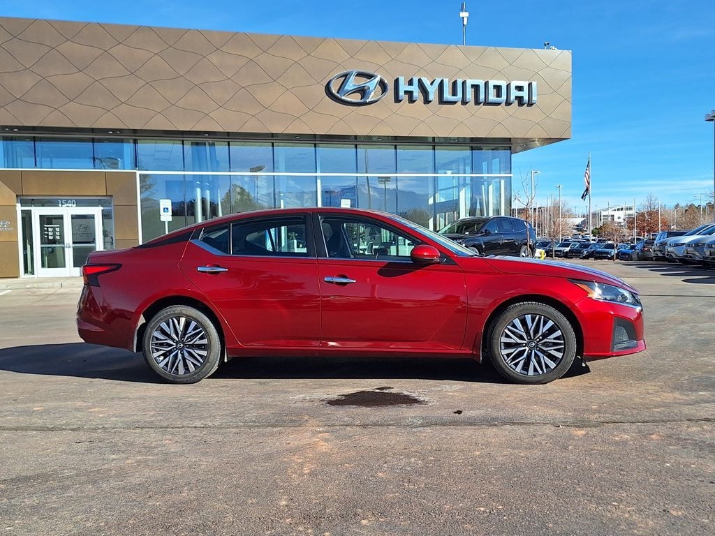 Used 2023 Nissan Altima 2.5 SV Sedan