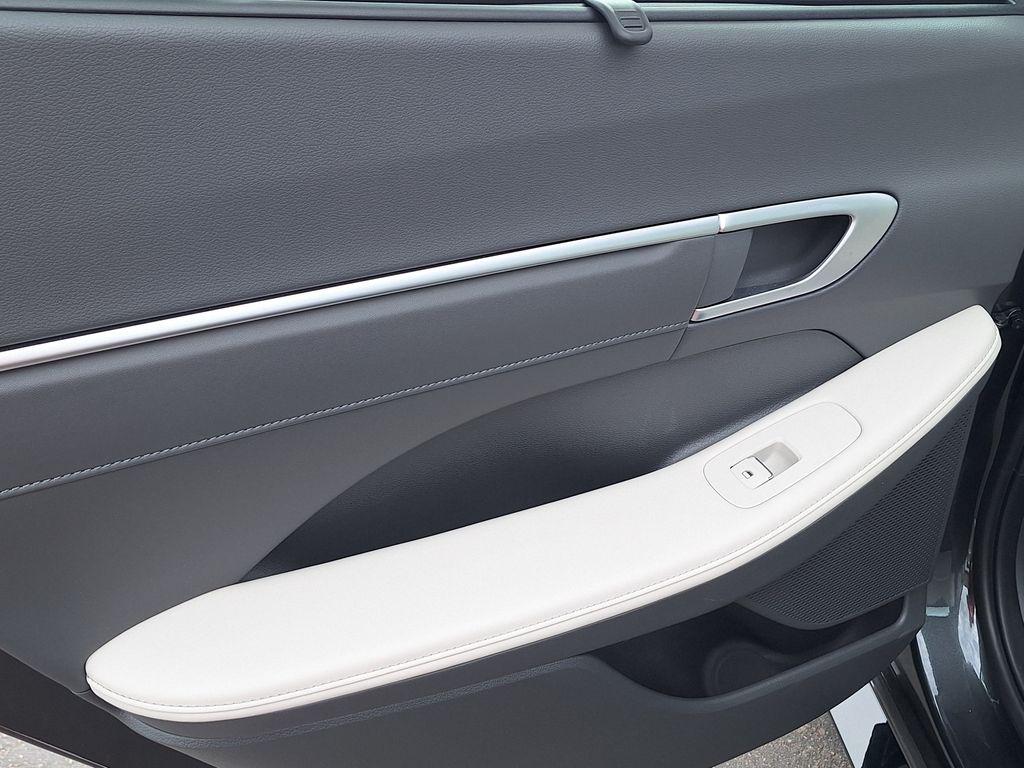 2025 Hyundai Sonata Hybrid Limited - Photo 13
