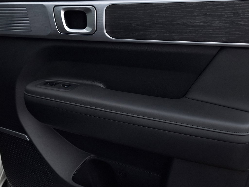 2025 Hyundai Santa Fe Limited - Photo 29