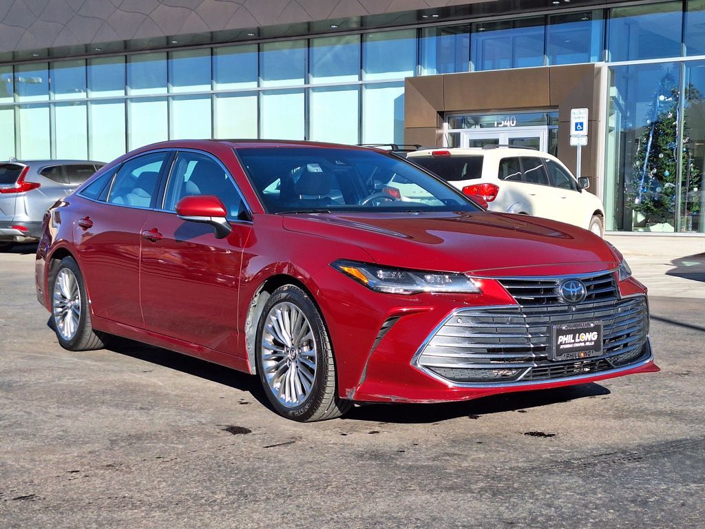 2019 Toyota Avalon Limited's photo