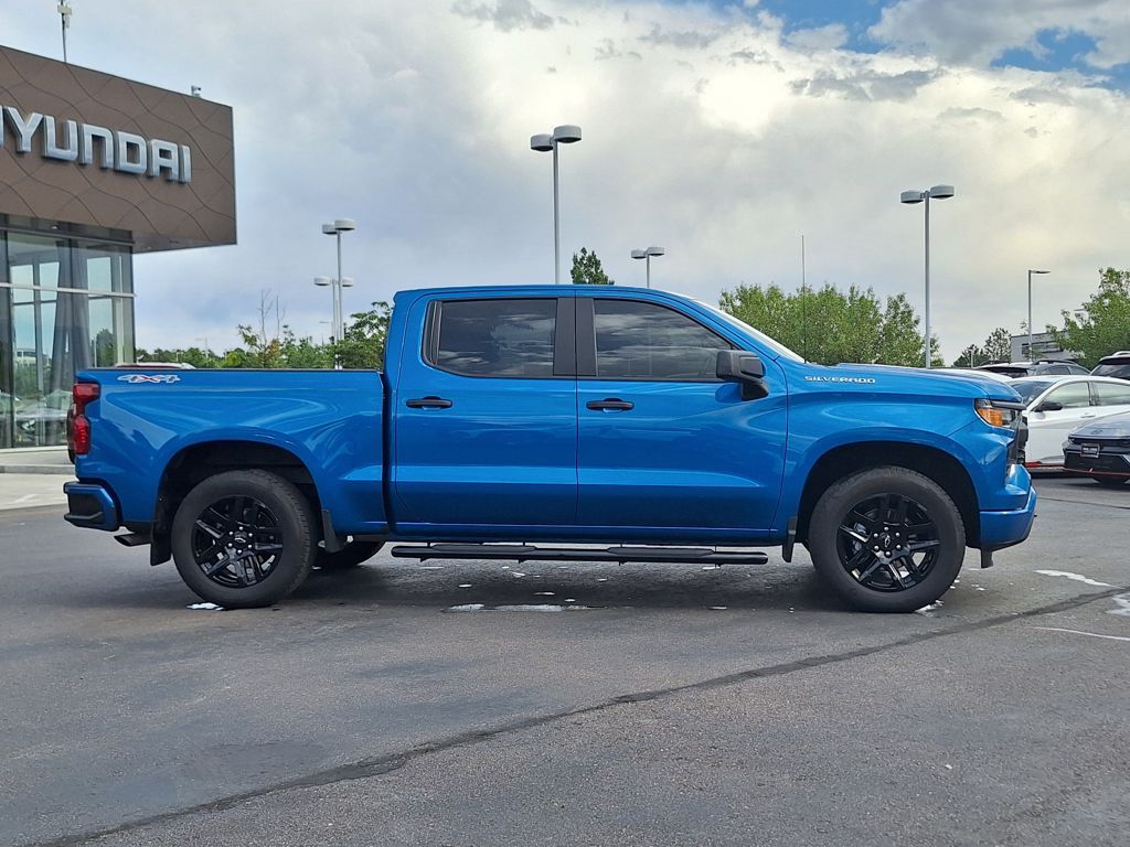 2022 Chevrolet Silverado 1500 Custom photo 2