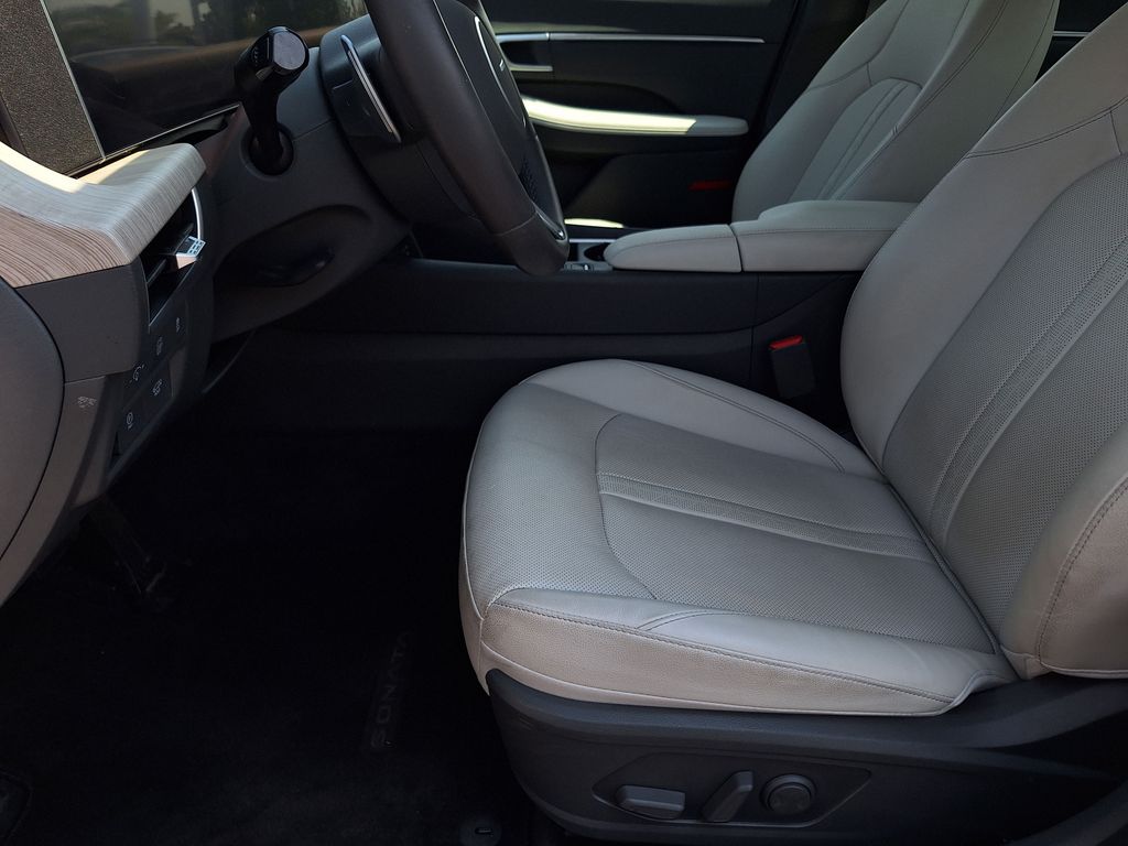 2025 Hyundai Sonata Hybrid Limited - Photo 11