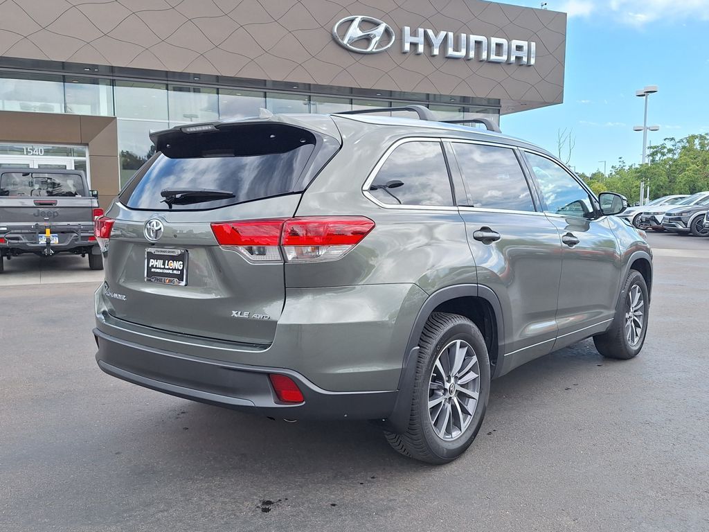 2017 Toyota Highlander XLE photo 2