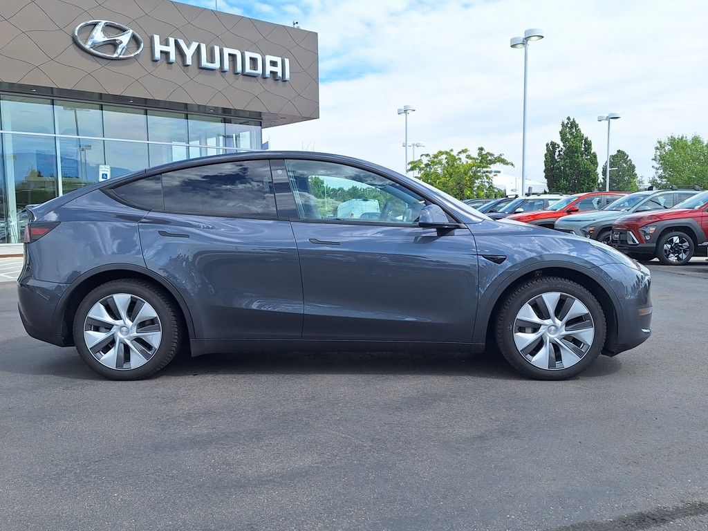 2022 Tesla Model Y Long Range photo 2
