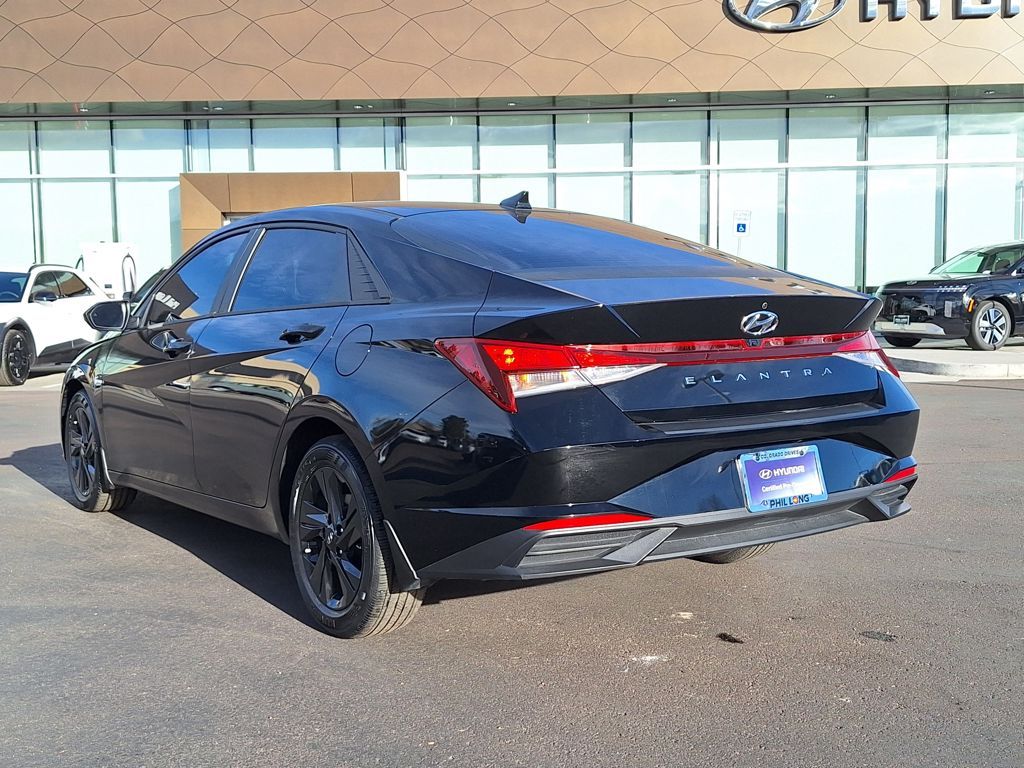 2023 Hyundai Elantra SEL photo 4