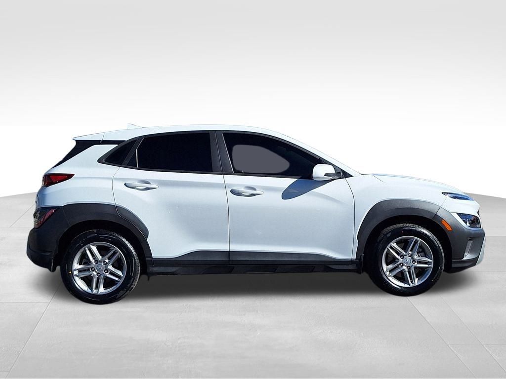 2022 Hyundai Kona SE photo 2