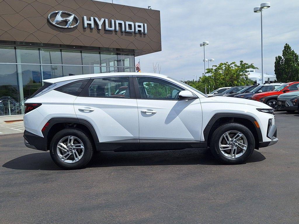 2025 Hyundai Tucson SE photo 2