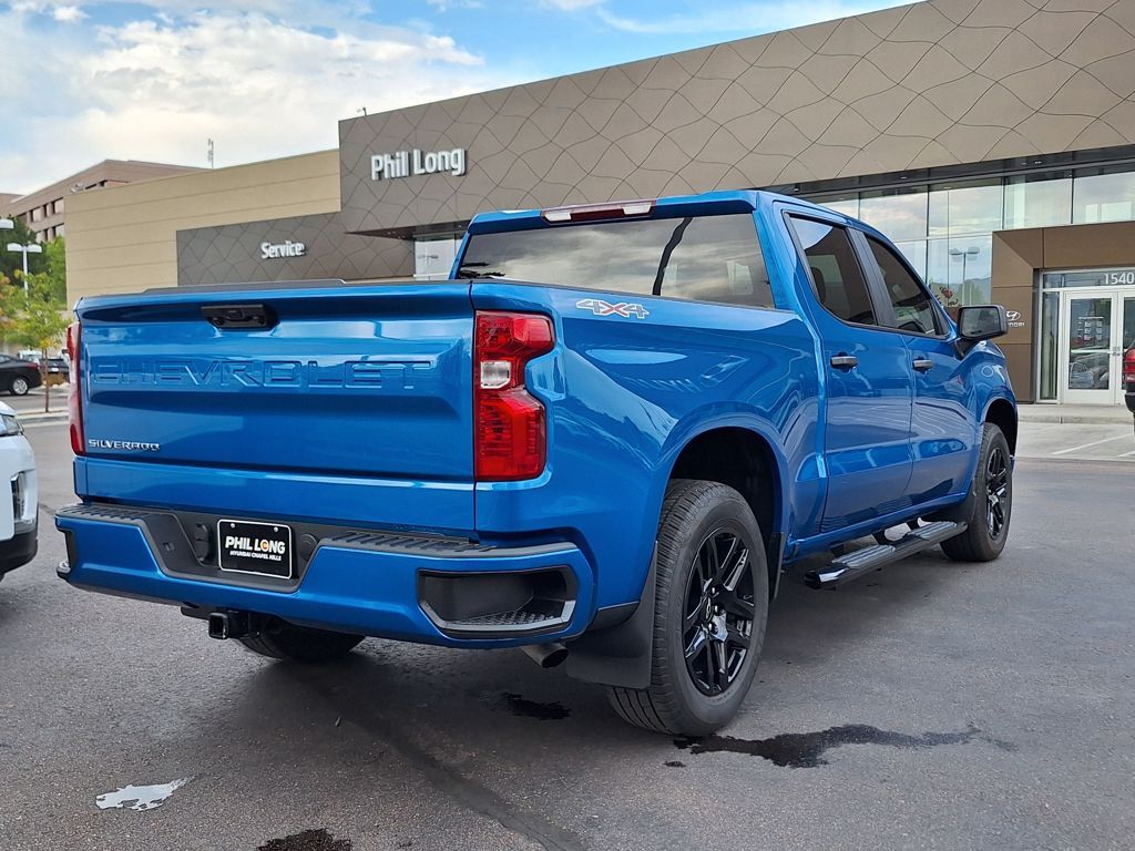 2022 Chevrolet Silverado 1500 Custom photo 3