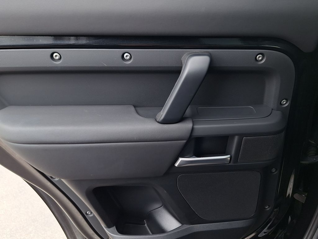 2025 Land Rover Defender S - Photo 14