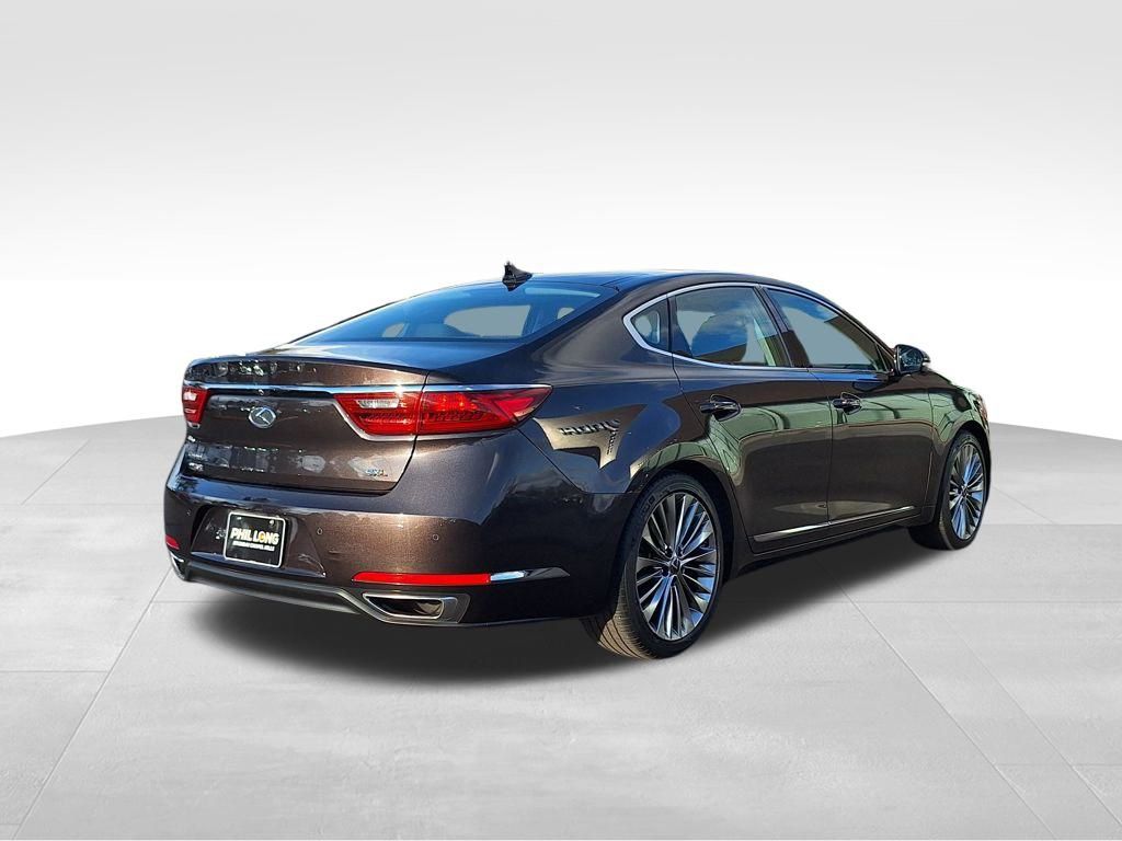 2017 Kia Cadenza Limited photo 2