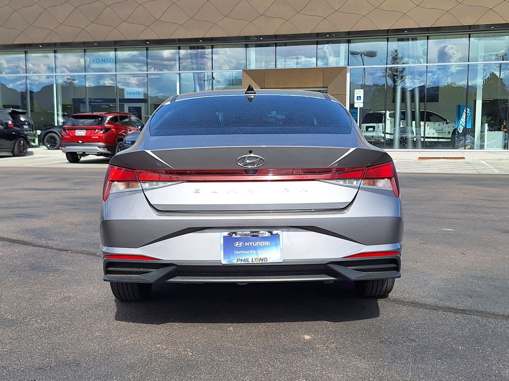 2023 Hyundai Elantra SEL photo 4