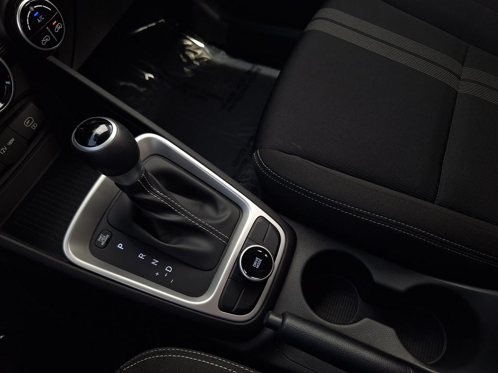 2023 Hyundai Venue SEL - Photo 23