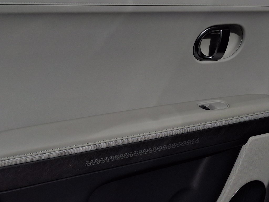 2024 Hyundai IONIQ 5 Limited - Photo 13