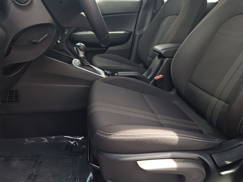 2023 Hyundai Venue SEL - Photo 11