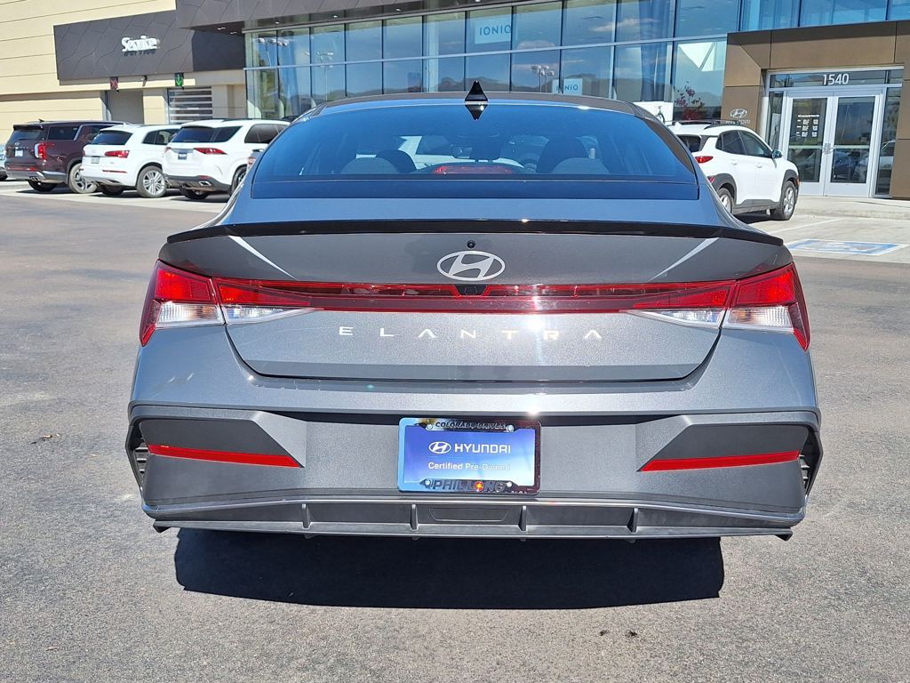 2025 Hyundai Elantra SEL Sport photo 4
