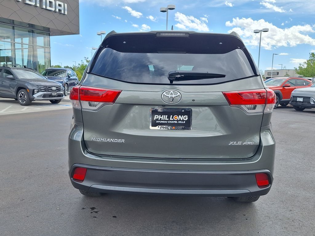 2017 Toyota Highlander XLE photo 3
