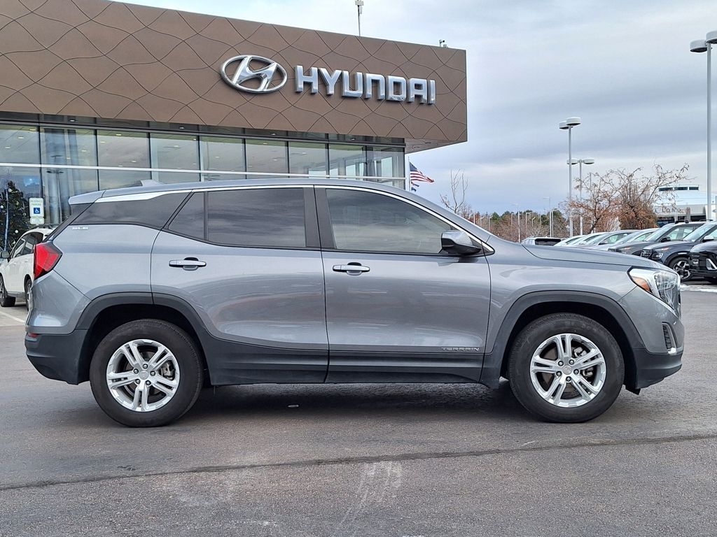 2021 Gmc Terrain SLE photo 2