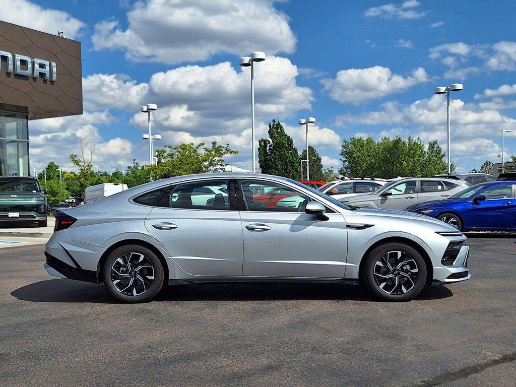 2024 Hyundai Sonata SEL photo 2