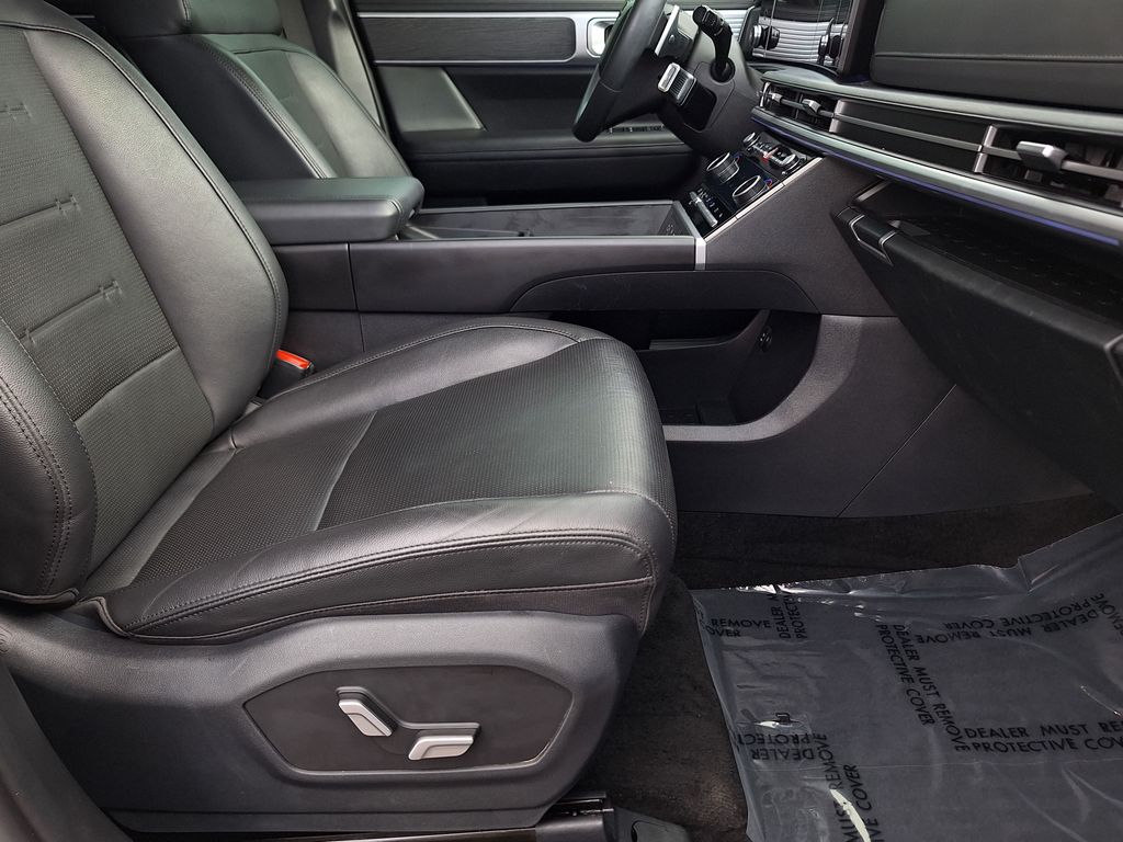 2025 Hyundai Santa Fe Limited - Photo 28