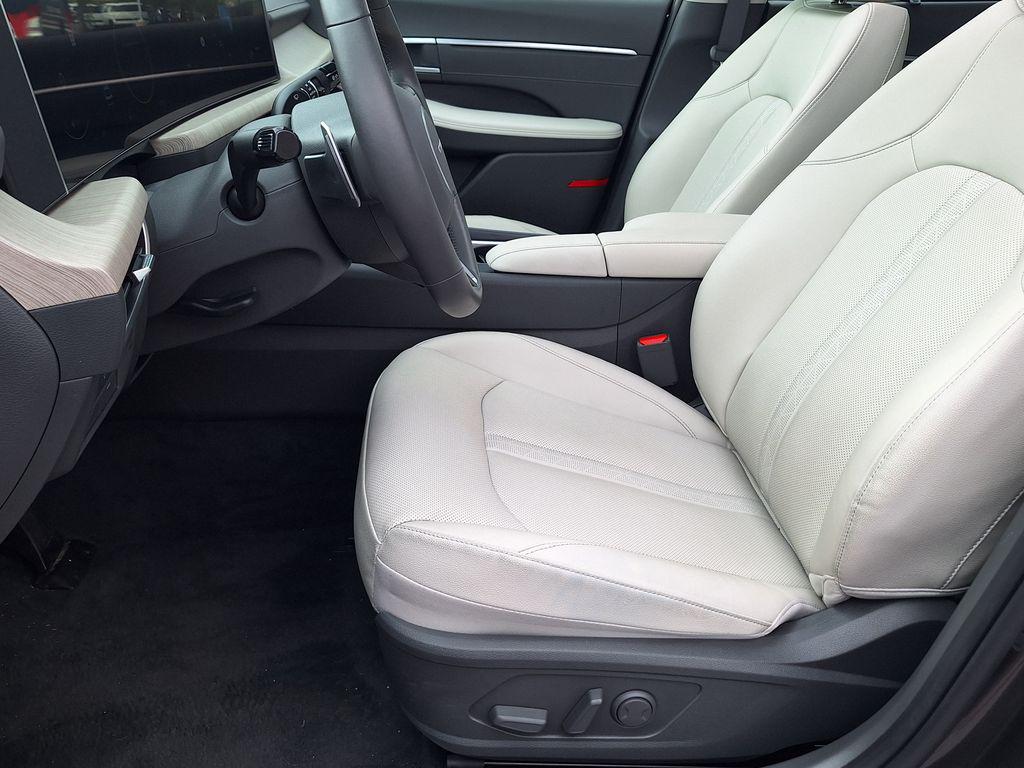 2025 Hyundai Sonata Hybrid Limited - Photo 11