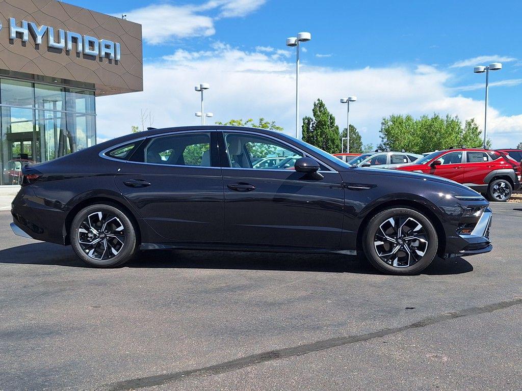2024 Hyundai Sonata SEL photo 2