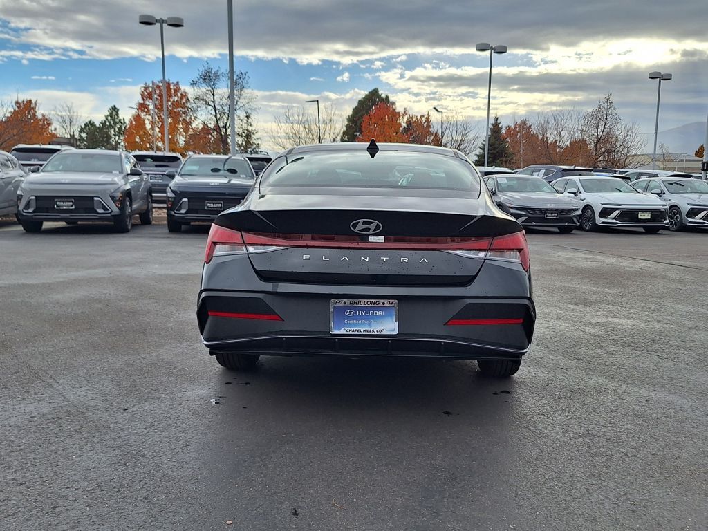 2024 Hyundai Elantra SEL photo 4