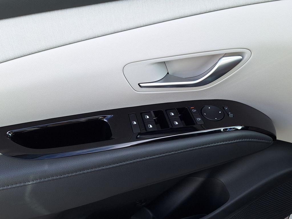2025 Hyundai Tucson Limited - Photo 9
