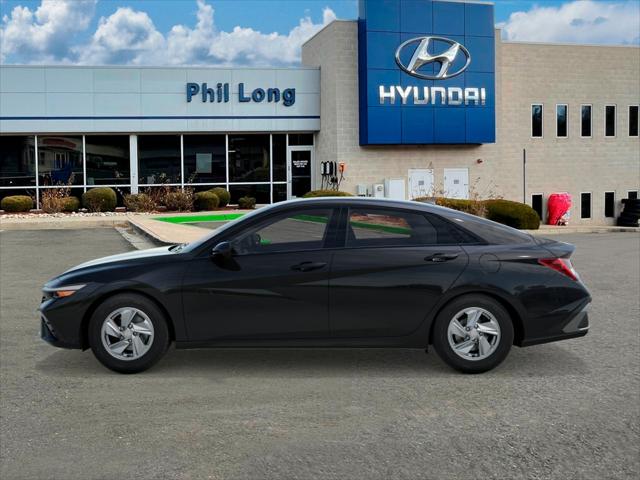 2025 Hyundai Elantra SE photo 3