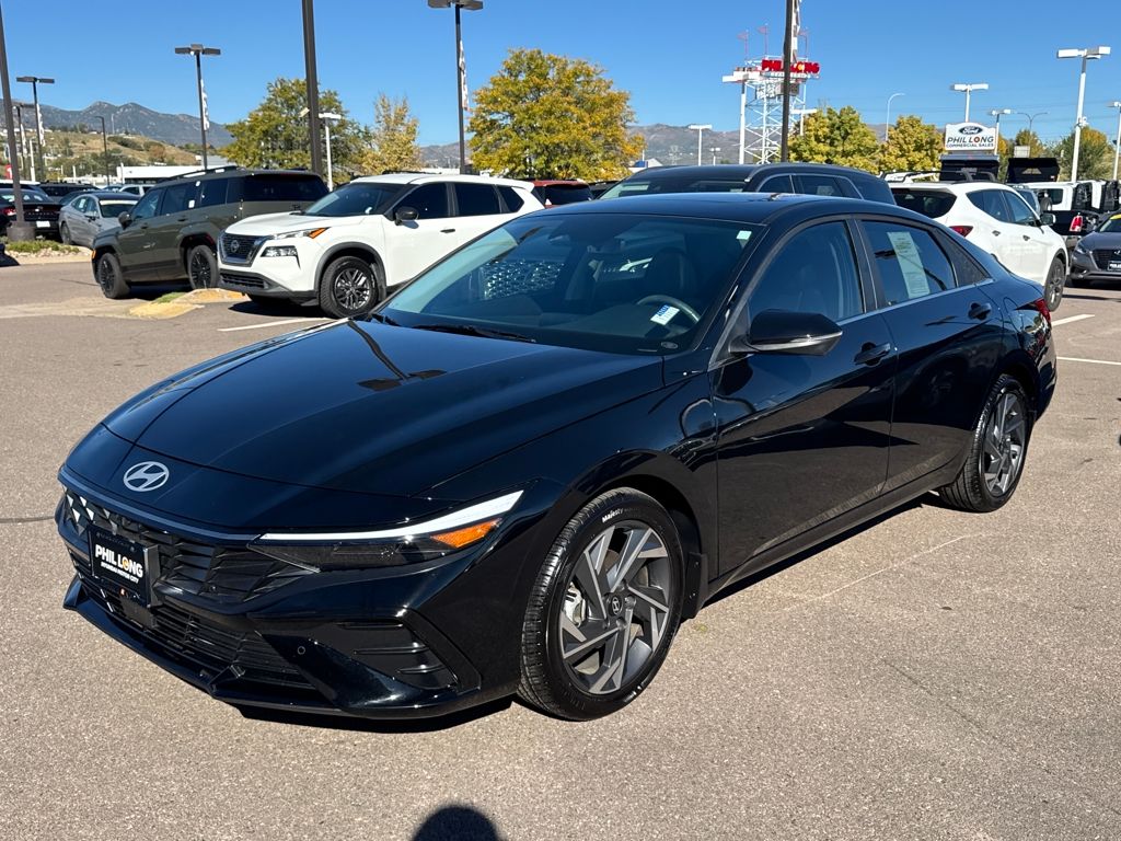 2024 Hyundai Elantra Limited photo 2