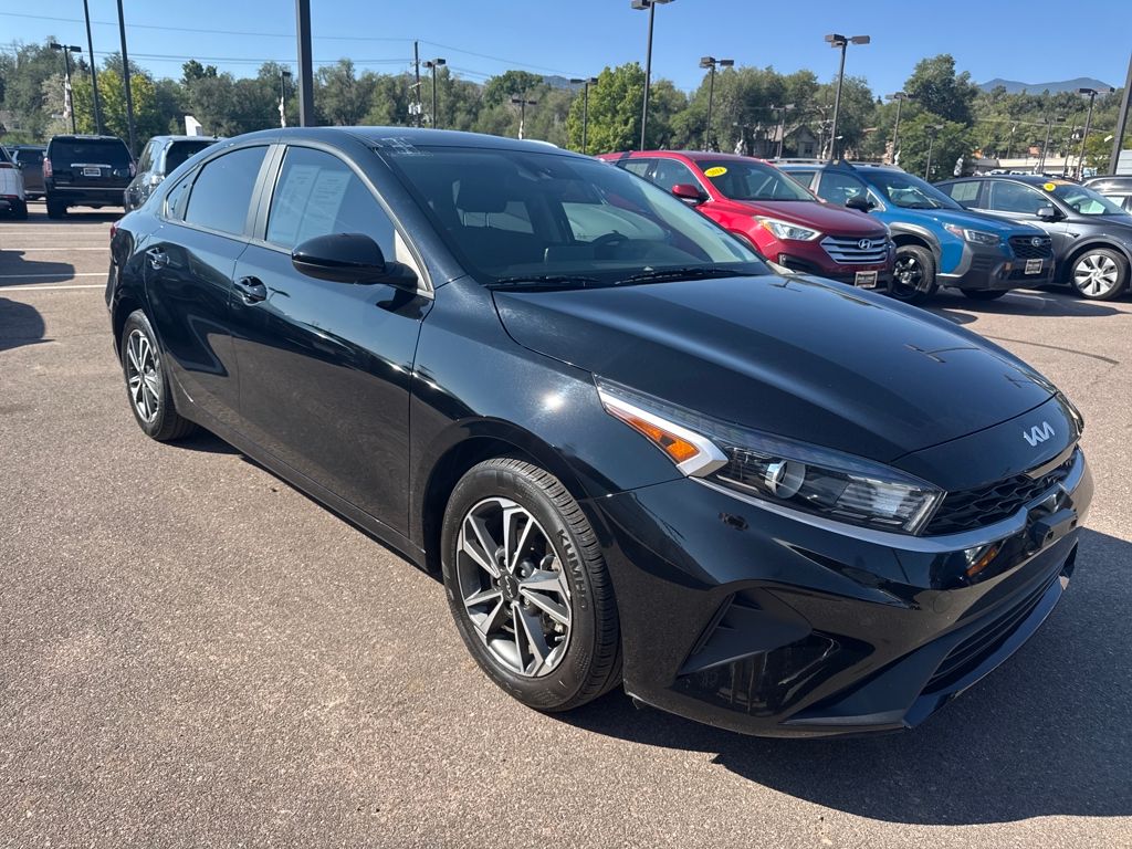 2024 Kia Forte LXS photo 2