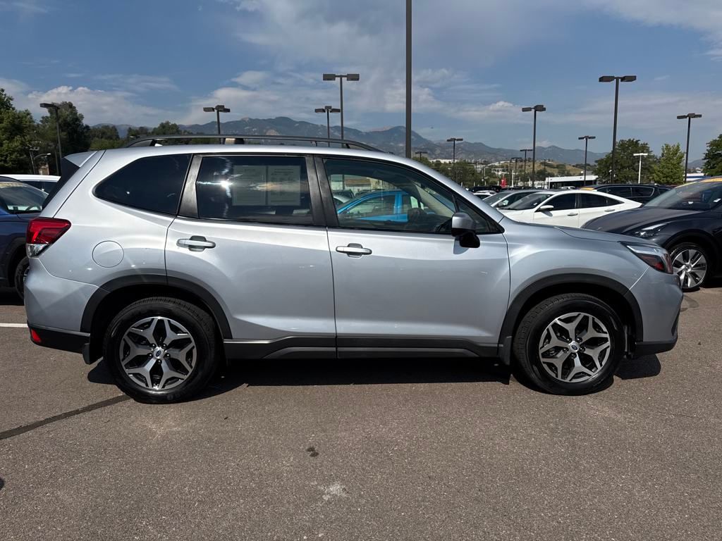 2020 Subaru Forester Premium photo 4
