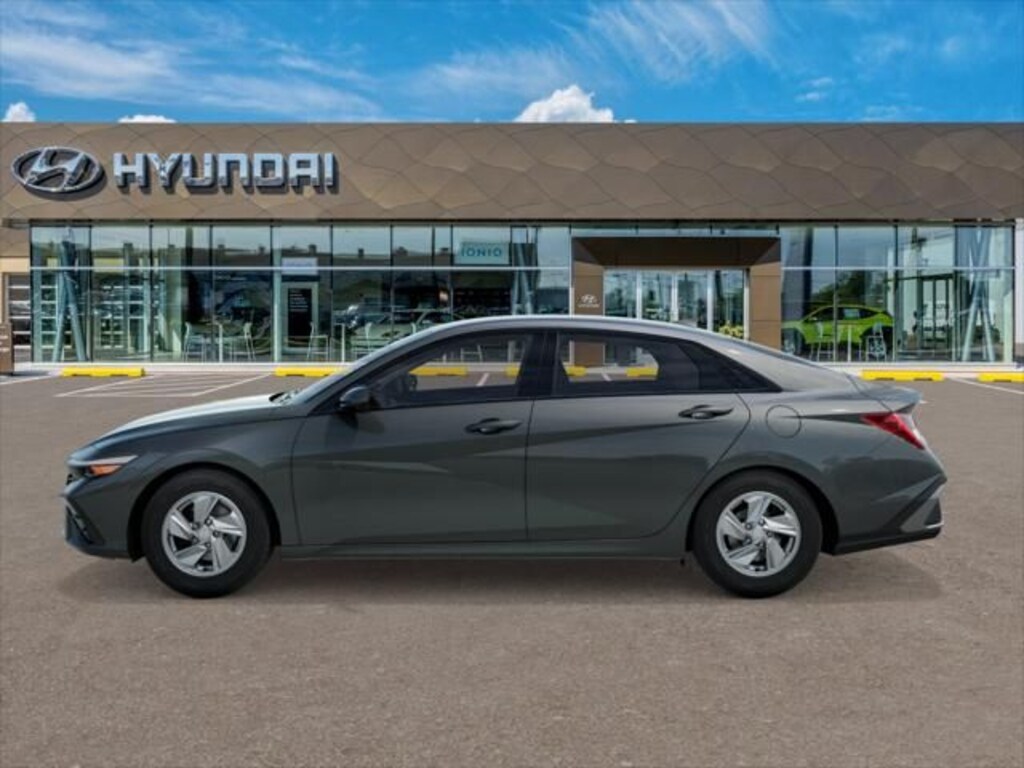Used 2025 Hyundai Elantra SE Sedan