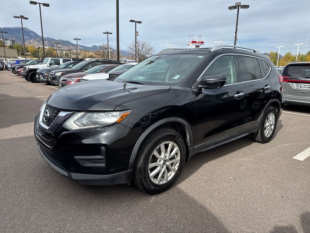 2017 Nissan Rogue SV photo 3