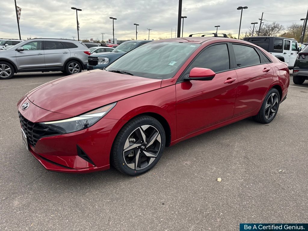 2023 Hyundai Elantra SEL photo 2
