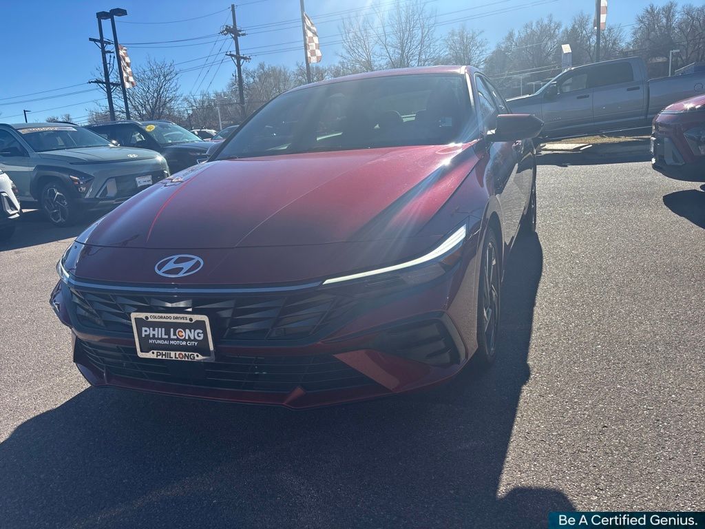2024 Hyundai Elantra SEL Convenience photo 2
