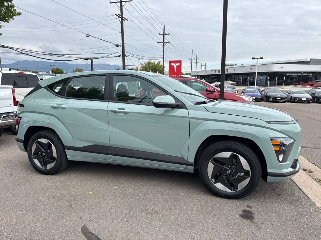 2025 Hyundai Kona Electric SE photo 3