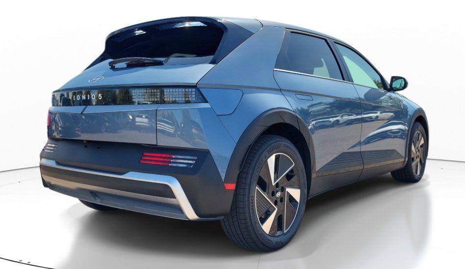 2025 Hyundai Ioniq 5 SE photo 3