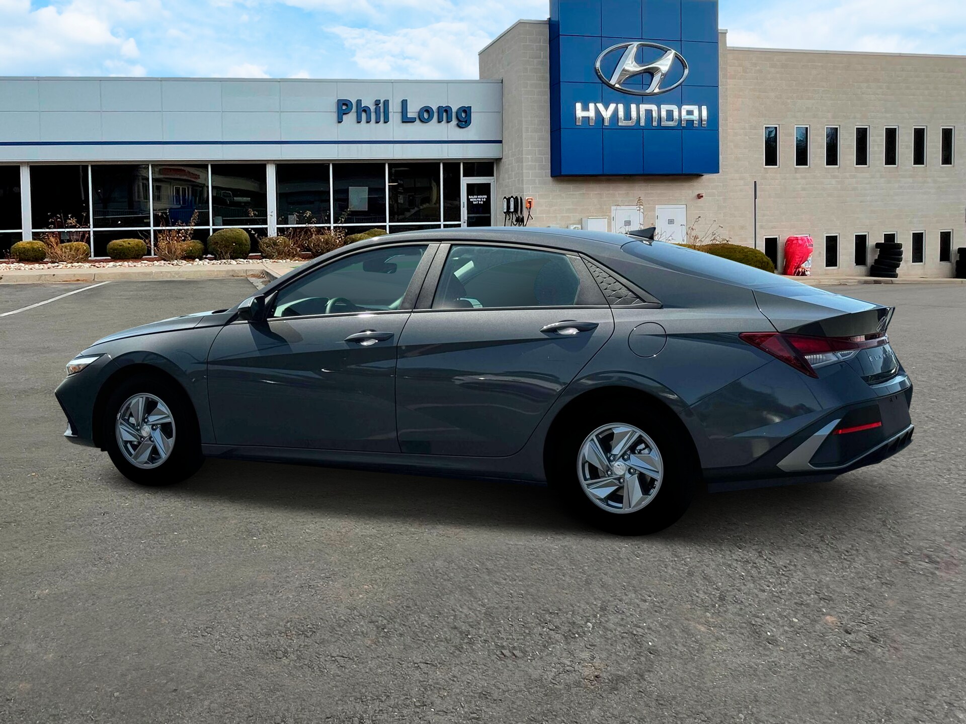 2025 Hyundai Elantra SE photo 3