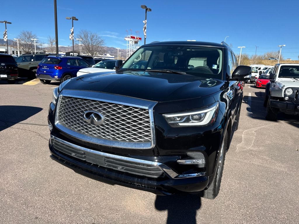 2019 Infiniti QX80 Luxe photo 3