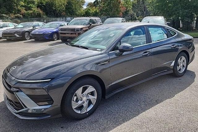 2025 Hyundai Sonata SE photo 2