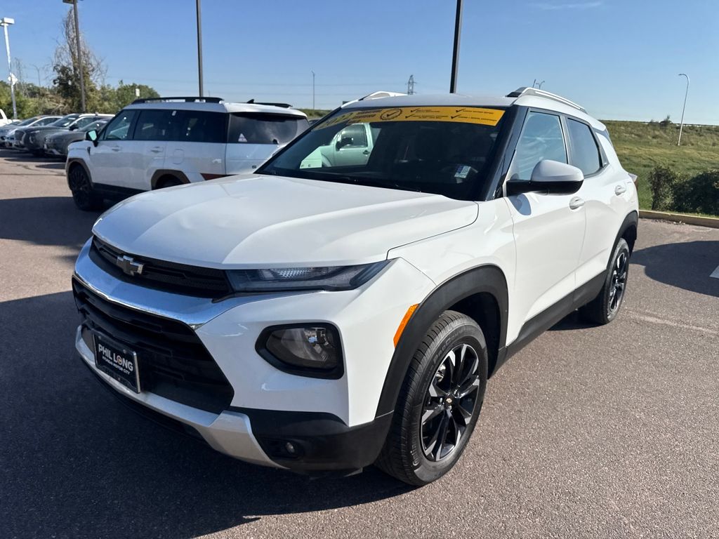 2022 Chevrolet Trailblazer LT photo 2
