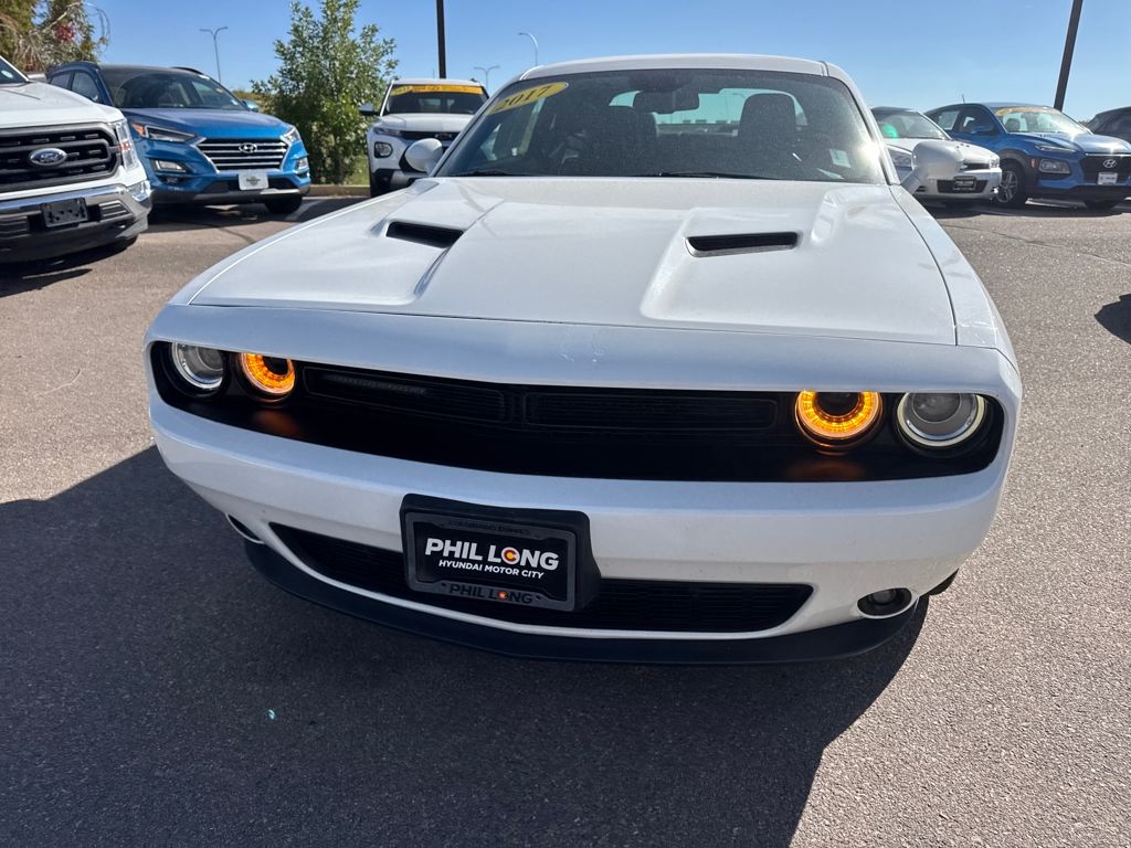 2017 Dodge Challenger SXT photo 4