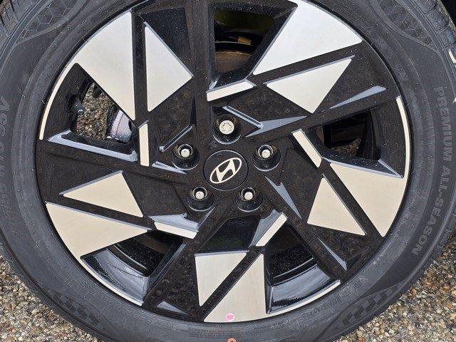 2025 Hyundai Kona SEL photo 2