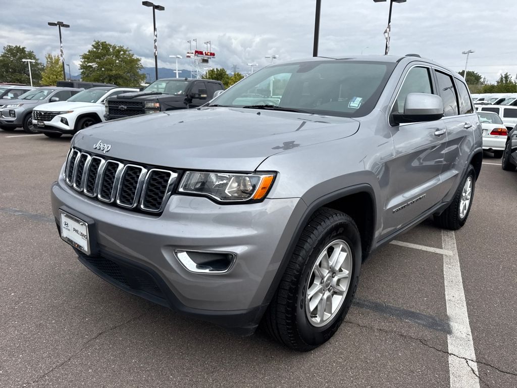 2020 Jeep Grand Cherokee Laredo E photo 2