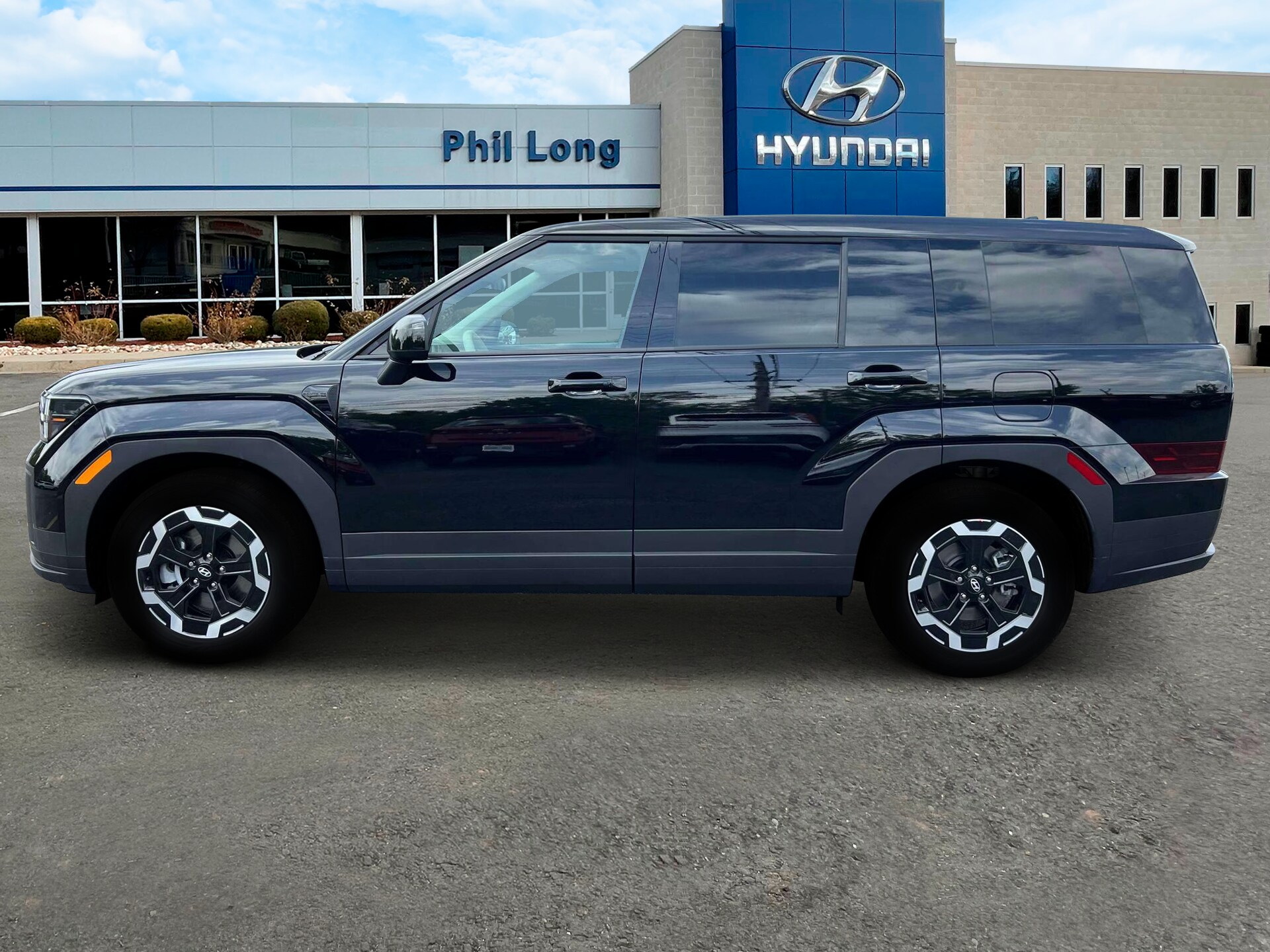 2025 Hyundai Santa Fe SE photo 3