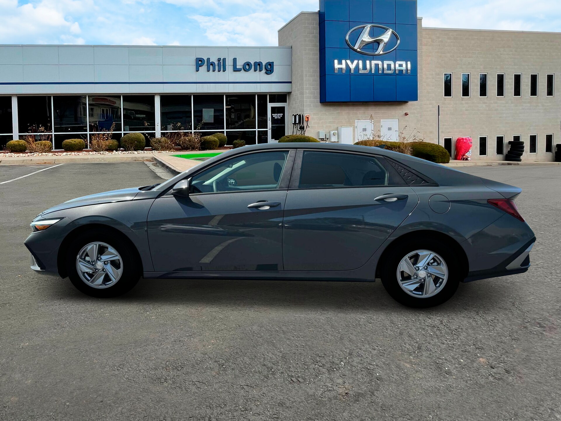 2025 Hyundai Elantra SE photo 2