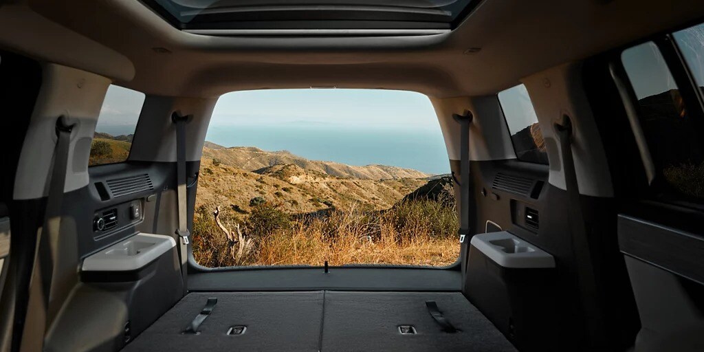 SANTA FE Hybrid cargo area with a view